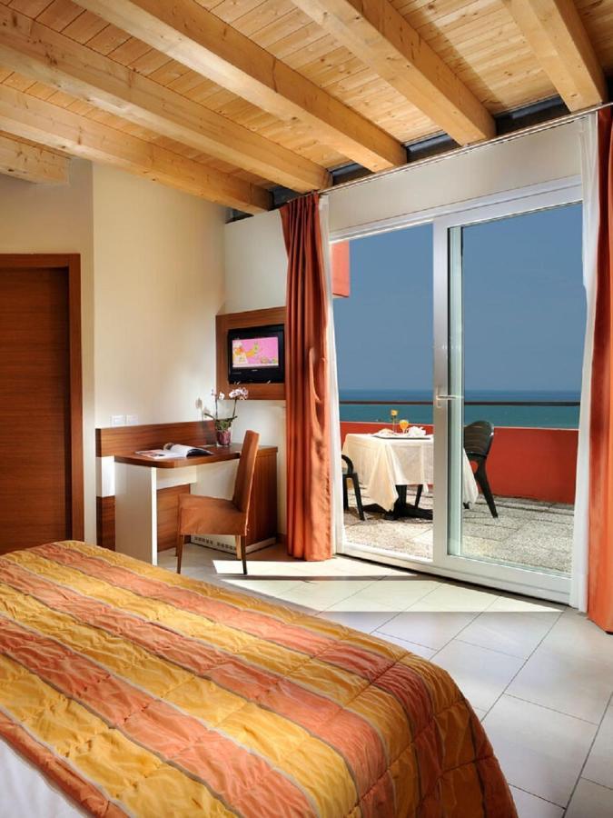 Hotel Bembo Бибионе Экстерьер фото