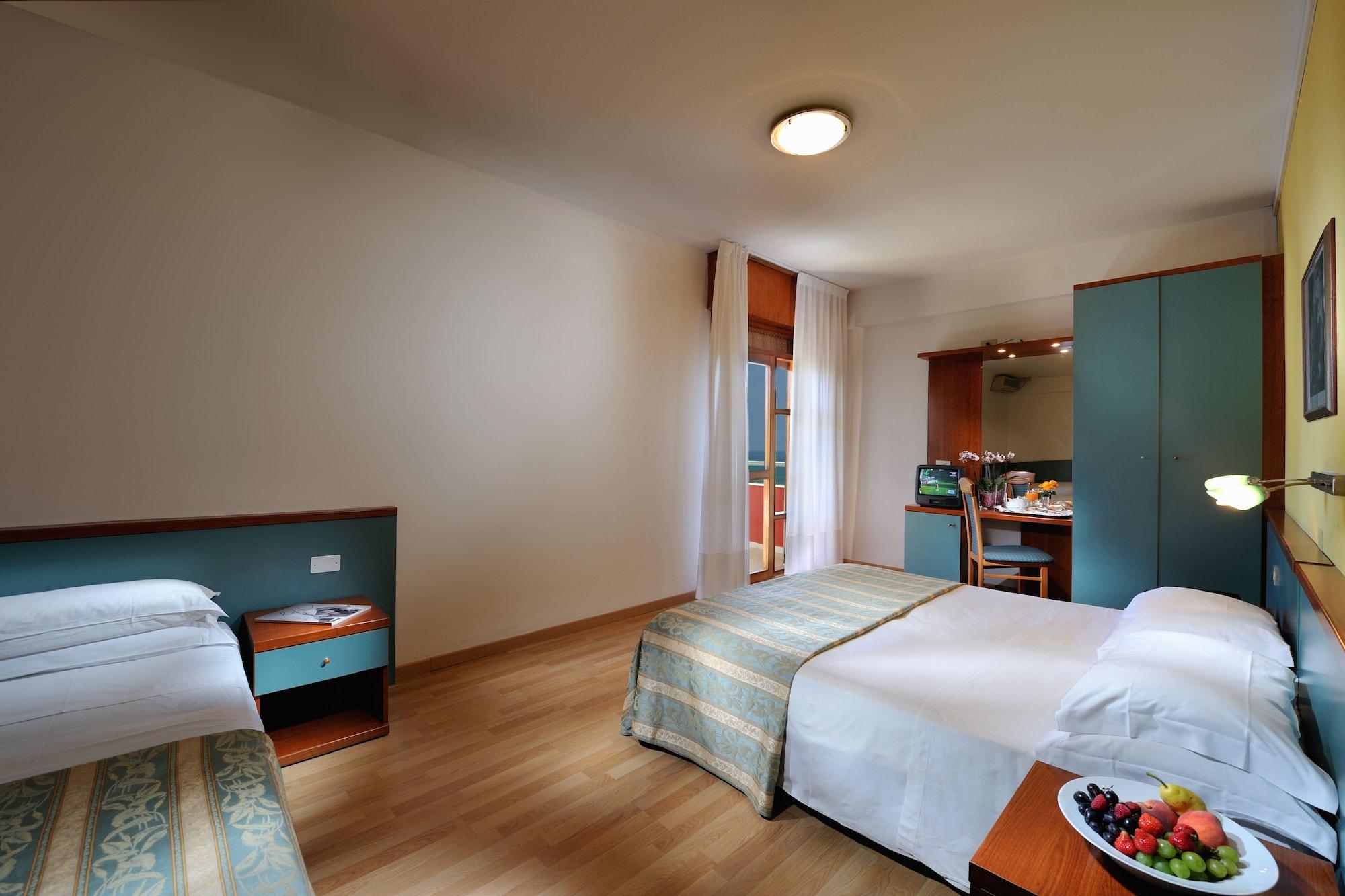 Hotel Bembo Бибионе Экстерьер фото