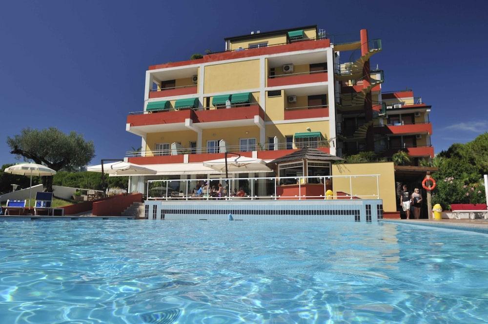 Hotel Bembo Бибионе Экстерьер фото