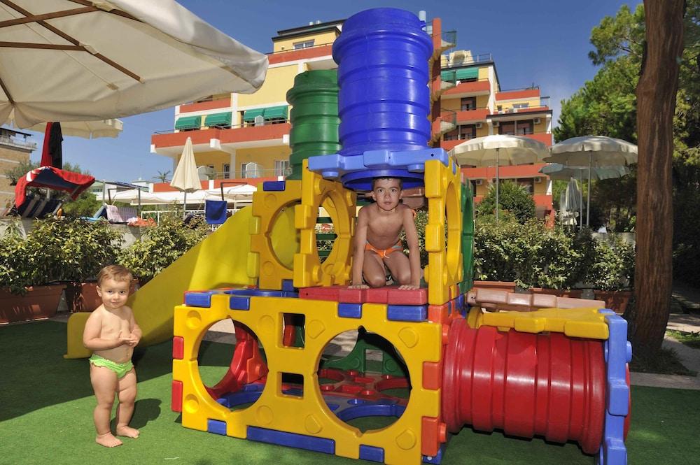 Hotel Bembo Бибионе Экстерьер фото